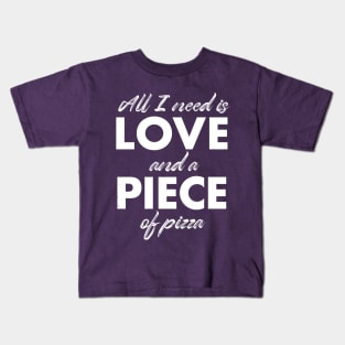 All I need is love and a piece of pizza Kids T-Shirt